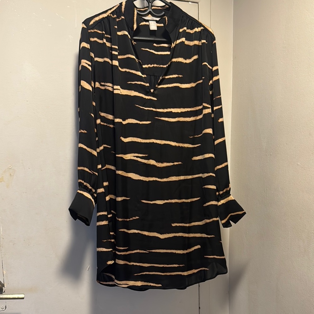 H&M Black and Tan Patterned Top